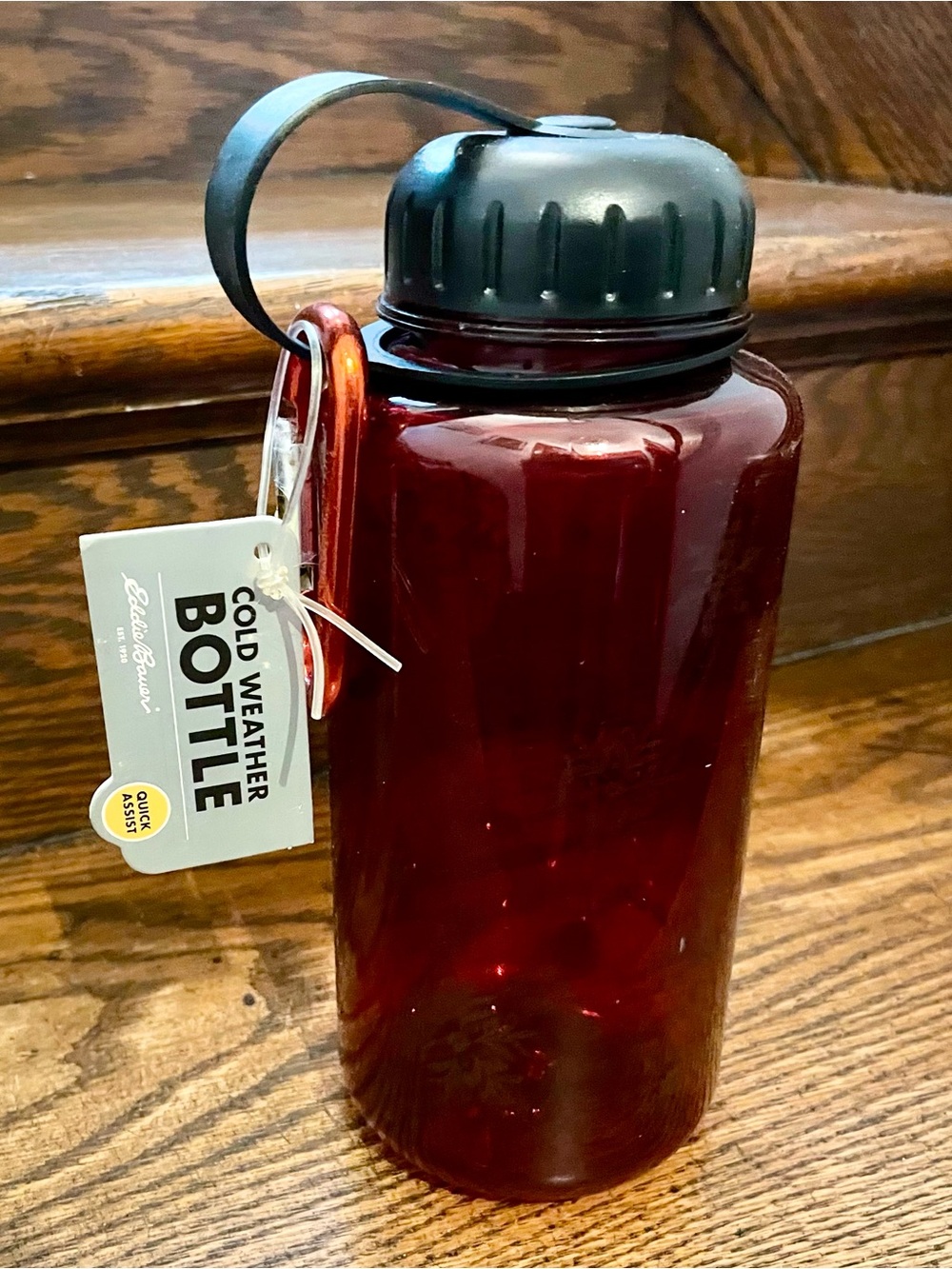 32oz Eddie Bauer Deep Red Snowflake Water Bottle w/ Black Cap & Carabiner (NWT)